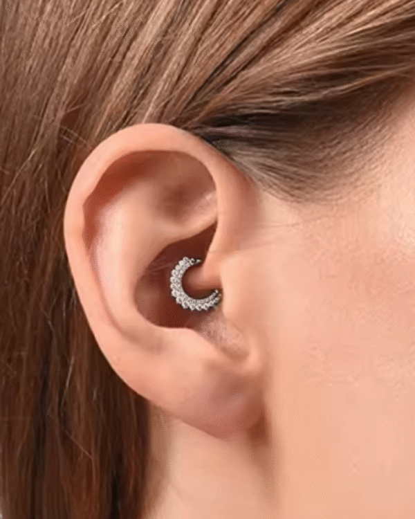 Piercing Daith Cravejado - Imagem 2